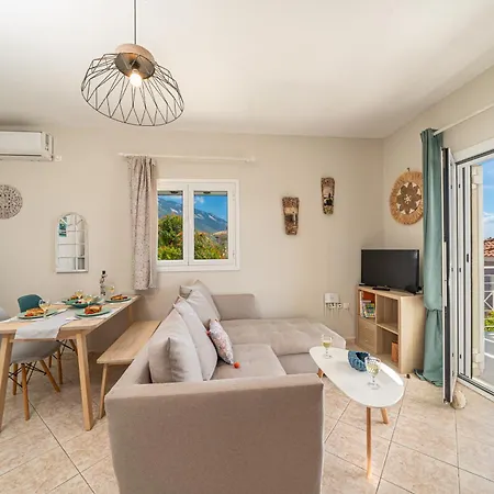 Fiora Trapezaki (Kefalonia)