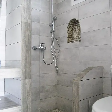 Fiora Trapezaki (Kefalonia)